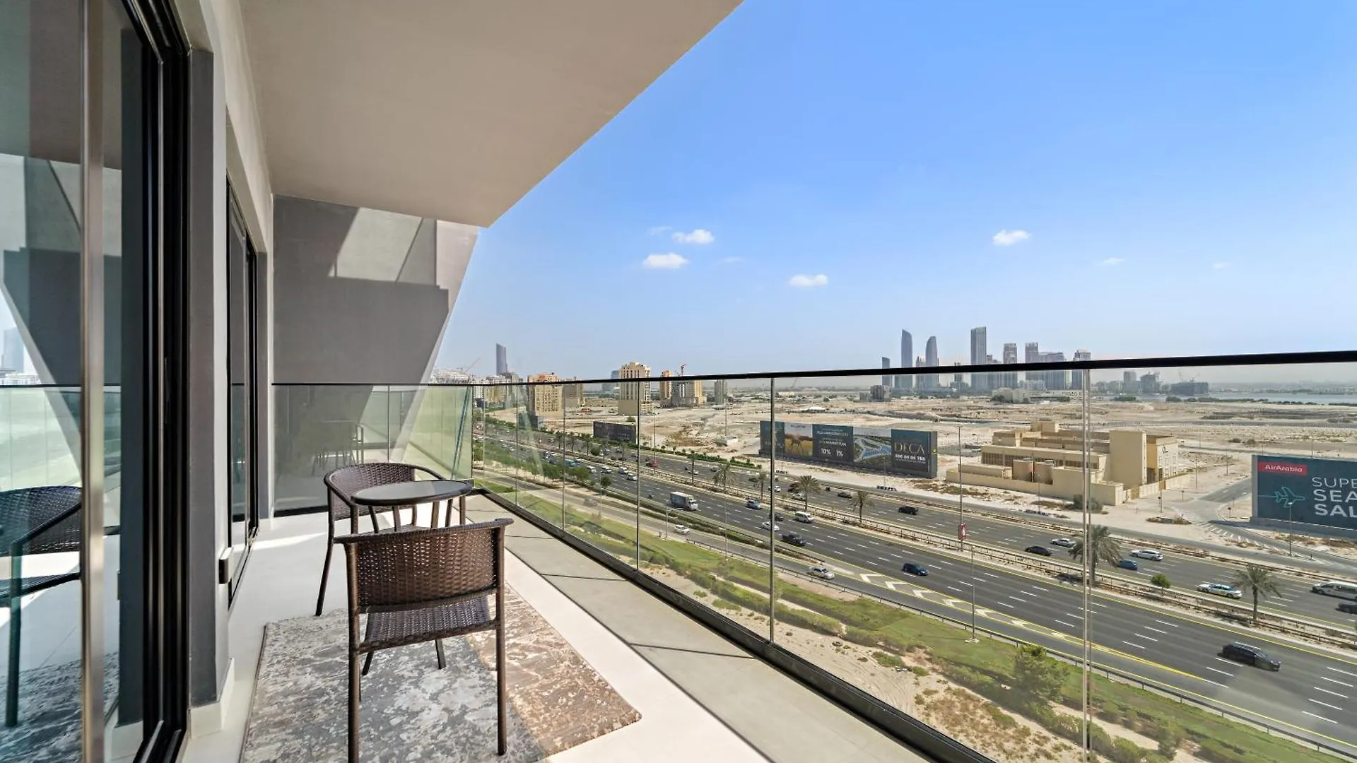 Chic 1 Bedroom Apt With Pool, Gym & Free Parking Dubai Apartment